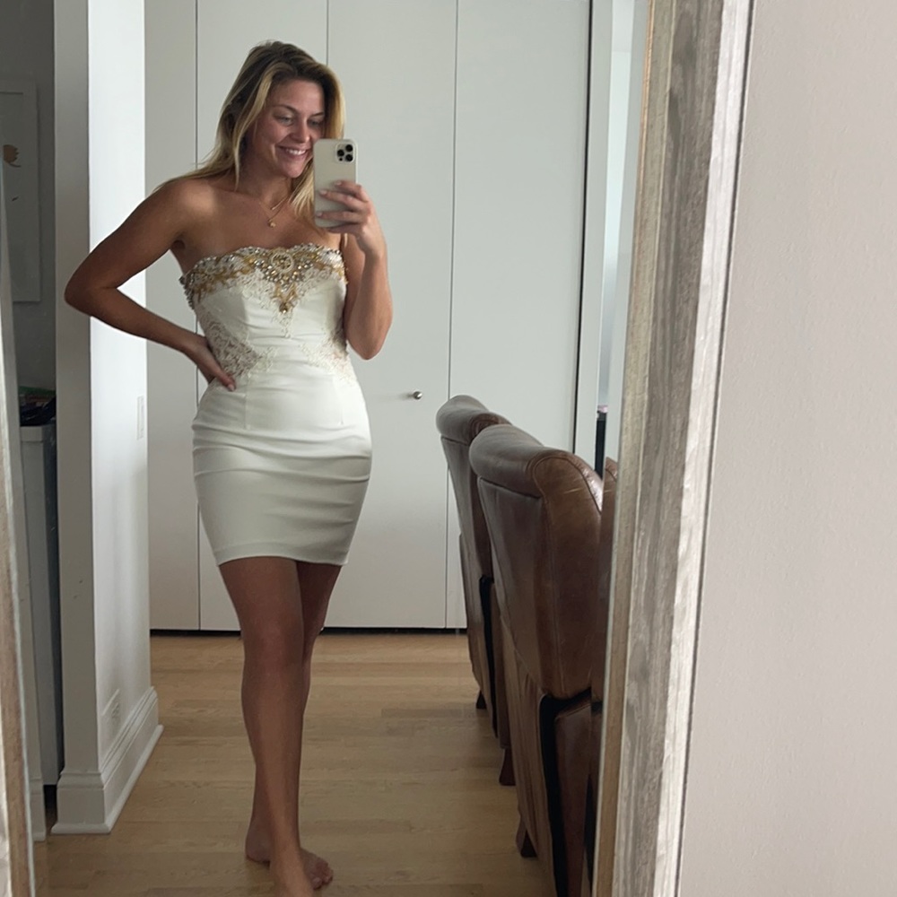 SHERRI HILL White Strapless Cocktail Dress